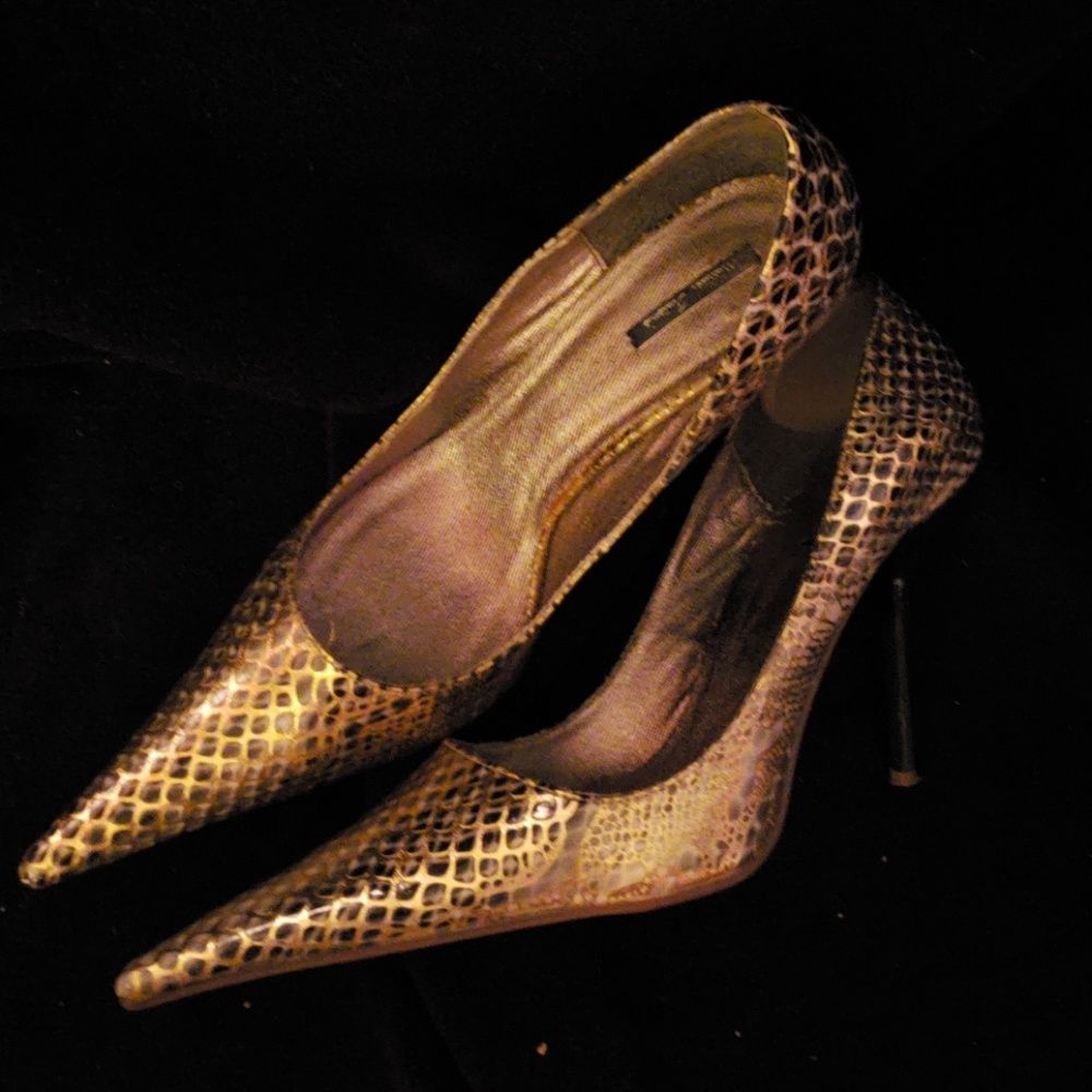 Michael Antonio

Pumps